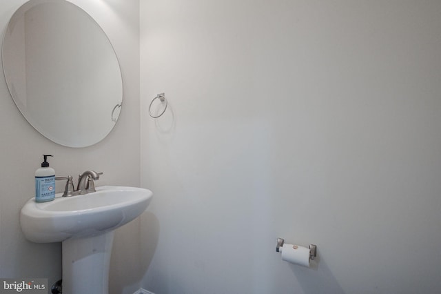 309 Latrobe Dr, Newark, DE 19702 - bathroom with a sink