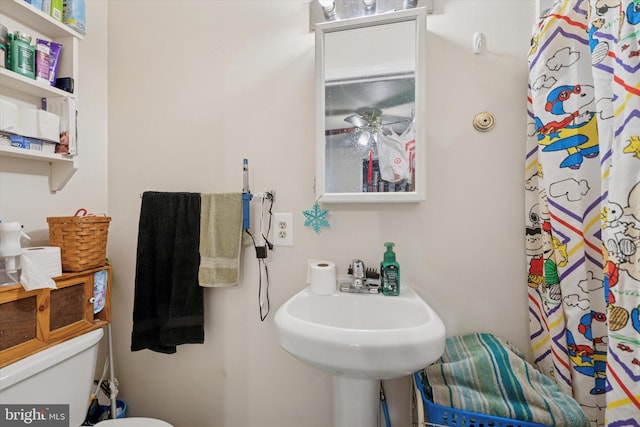 523 Bloomfield Ave, Drexel Hill, PA 19026 - full bath featuring toilet and curtained shower