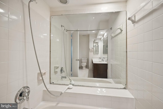 11707 Critton Cir, Woodbridge, VA 22192 - bathroom featuring tiled shower / bath, vanity, and tile walls