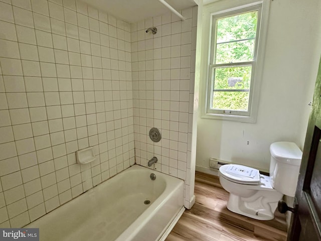115 Bellevue St, Cumberland, MD 21502 - full bath featuring toilet, wood finished floors, and bathtub / shower combination