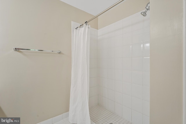 8530 Raglan Rd, Vienna, VA 22182 - bathroom with a tile shower