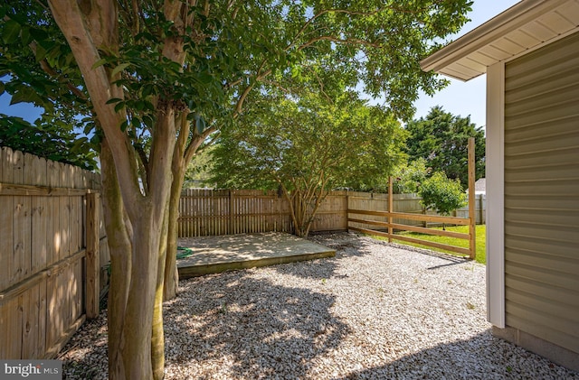 12542 Torquay Rd, Ocean City, MD 21842 - fenced backyard with a patio area