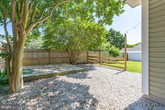 12542 Torquay Rd, Ocean City, MD 21842 - fenced backyard with a patio