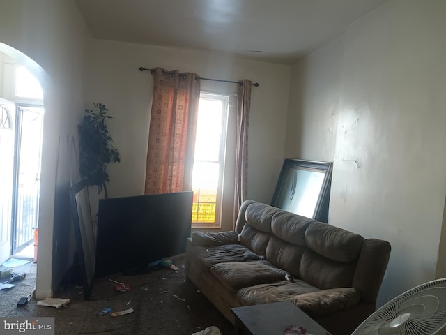 20 N Bentalou St, Baltimore, MD 21223 - living room with arched walkways