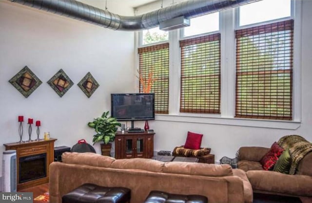 6136 Magnolia Ave, Pennsauken, NJ 08109 - view of living area