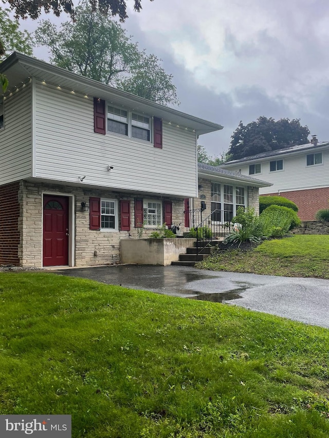 28 Eldon Ave, Lansdowne, PA 19050 - view of front of home with a front yard and stone siding