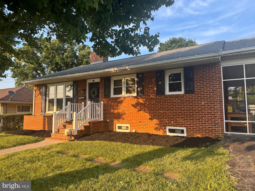 117 Washington Ave, Front Royal, VA 22630 - single story home with a front lawn, brick siding, and a chimney