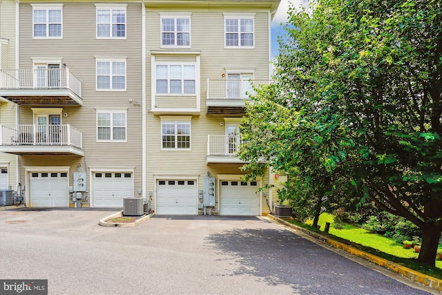 604 Highland Ridge Ave Unit 100, Gaithersburg, MD 20878 - view of front facade featuring driveway and an attached garage