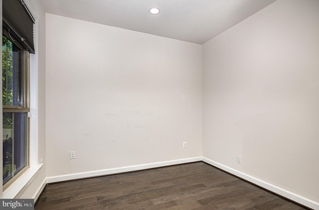 9073 Bear Branch Pl, Fairfax, VA 22031 - empty room featuring dark wood finished floors, baseboards, and recessed lighting