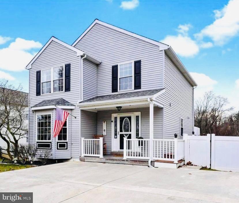 200 N Mill Rd, Kennett Square, PA 19348 - traditional home with covered porch