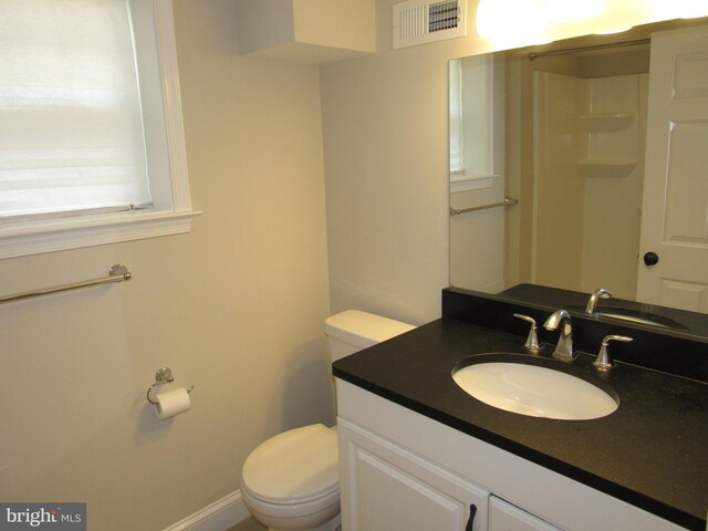 3528 14th St N, Arlington, VA 22201 - bathroom featuring toilet and vanity