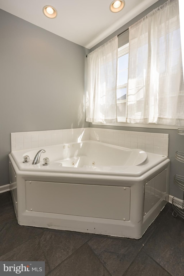 8 Bordeaux Blvd, Newark, DE 19702 - full bath with a tub with jets and recessed lighting