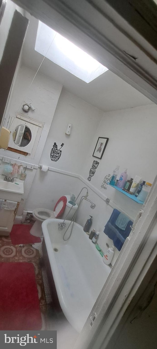 2207 W Lafayette Ave, Baltimore, MD 21216 - full bathroom with a bath