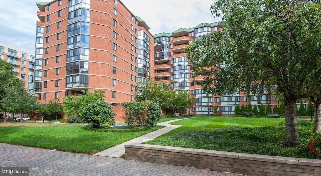 1001 Randolph St N Unit 221, Arlington, VA 22201 - view of community featuring a yard