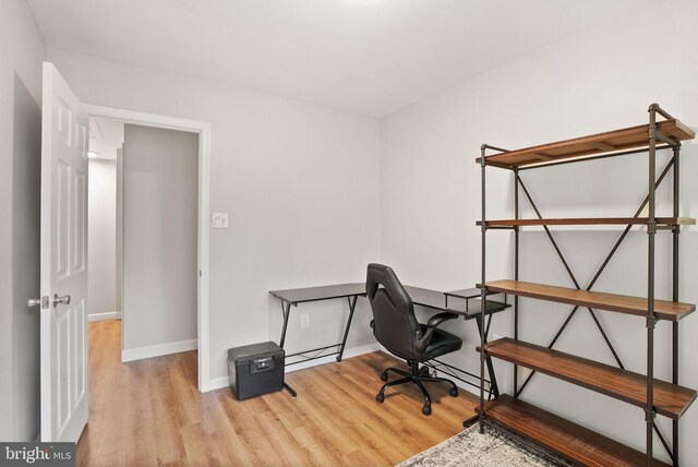 10627 Summer Oak Ct, Burke, VA 22015 - home office with wood finished floors
