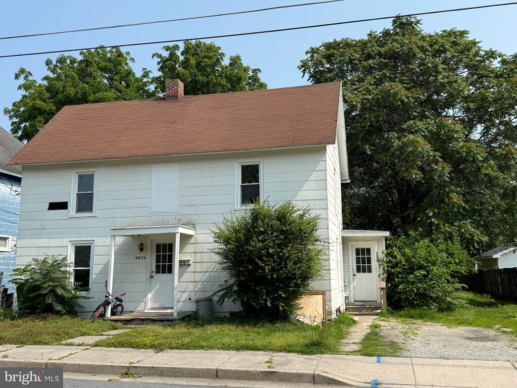 607 E Chestnut St, Delmar, MD 21875 - colonial-style house featuring a chimney and roof with shingles