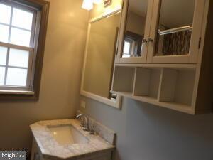 612 S Thomas St, Bedford, PA 15522 - bathroom with vanity