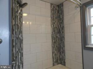 612 S Thomas St, Bedford, PA 15522 - bathroom with a tile shower