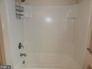 612 S Thomas St, Bedford, PA 15522 - full bath with tub / shower combination