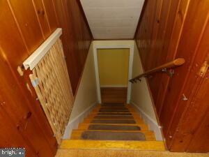 612 S Thomas St, Bedford, PA 15522 - view of stairway