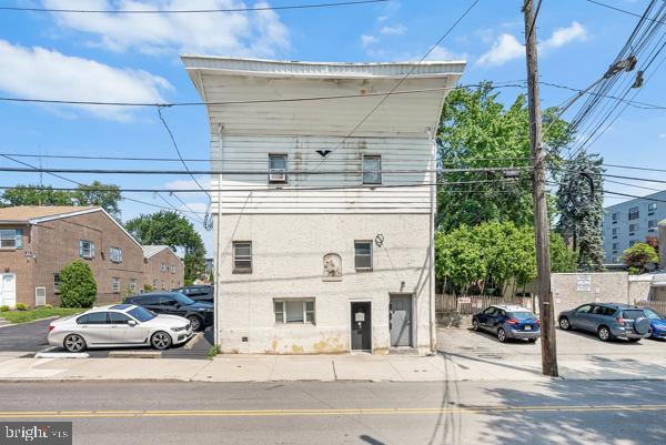 422 Fountain St, Philadelphia, PA 19128 - exterior space with uncovered parking
