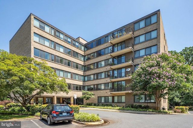 600 Roosevelt Blvd Unit 510, Falls Church, VA 22044 - view of apartment building / complex featuring uncovered parking
