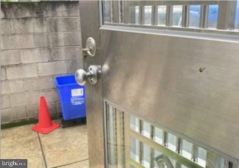 733 Jackson St, Philadelphia, PA 19148 - detailed view of concrete block wall