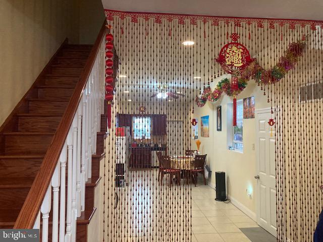 733 Jackson St, Philadelphia, PA 19148 - community lobby featuring stairway