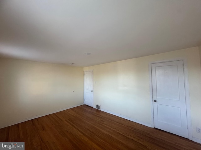 331 Garden Ave, Camden, NJ 08105 - unfurnished room with wood finished floors and baseboards