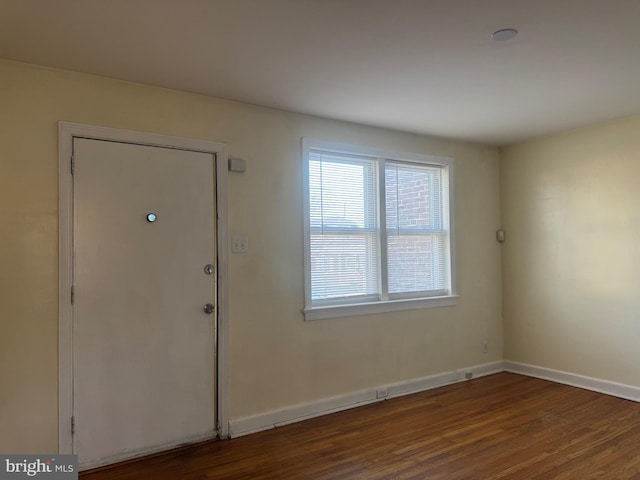 331 Garden Ave, Camden, NJ 08105 - foyer featuring wood finished floors and baseboards