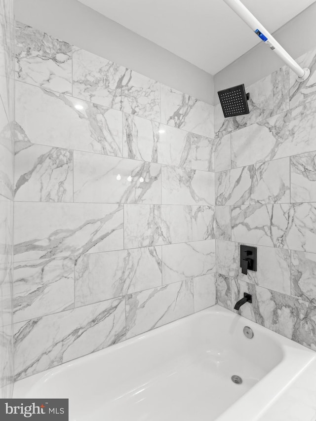 285 N Lansdowne Ave, Lansdowne, PA 19050 - full bath featuring shower / bath combination
