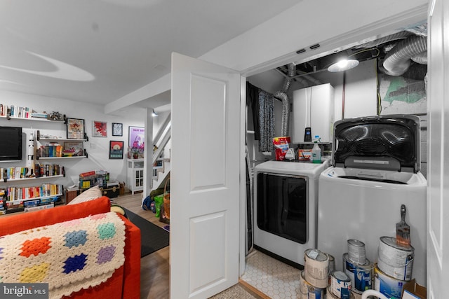 6807 Radcliffe Dr, Alexandria, VA 22307 - laundry area with washer and clothes dryer