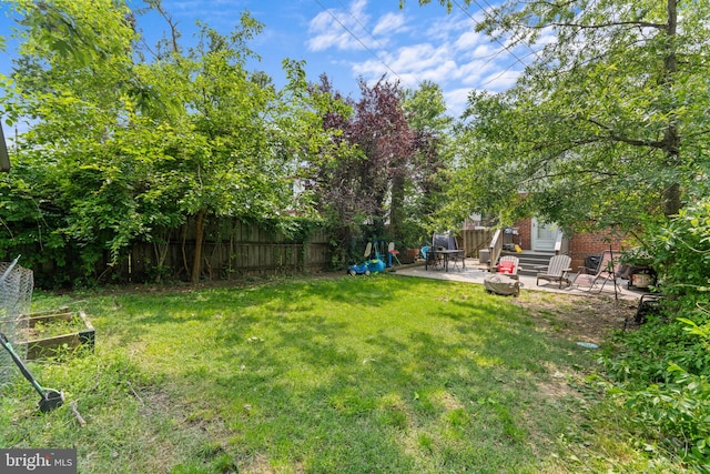 6807 Radcliffe Dr, Alexandria, VA 22307 - view of yard with a patio area