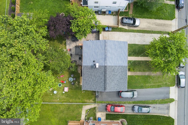 6807 Radcliffe Dr, Alexandria, VA 22307 - drone / aerial view