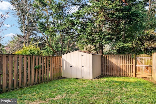 1324 Hazel Nut Ct, Annapolis, MD 21409 - view of yard with a gate