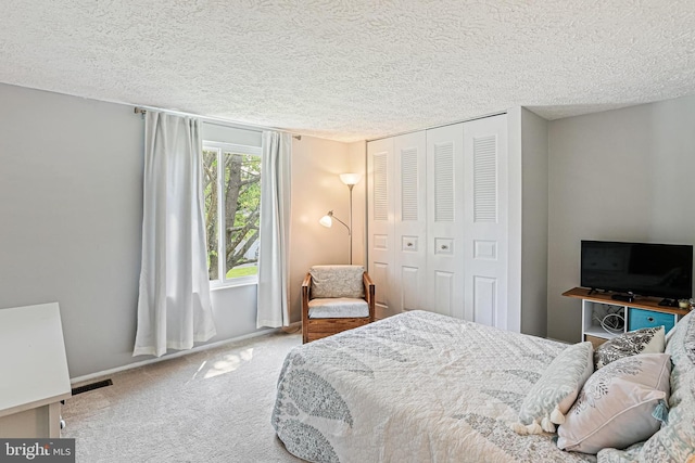 6786 Singletree Ct, Frederick, MD 21703 - bedroom featuring a closet, a textured ceiling, carpet, and baseboards