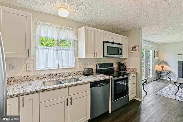 6786 Singletree Ct, Frederick, MD 21703 - kitchen with stainless steel appliances, a sink, tasteful backsplash, white cabinets, and dark wood finished floors