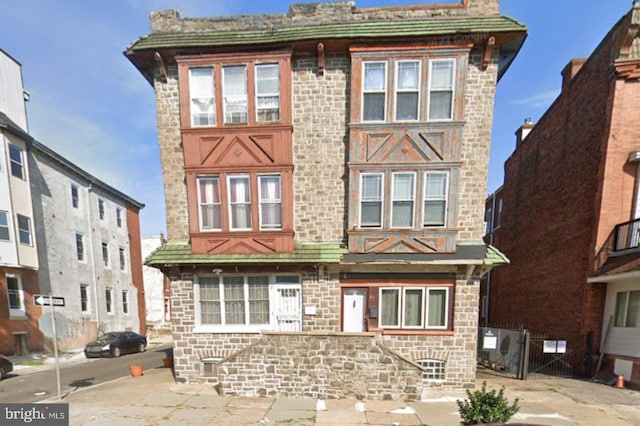 1621 N 33rd St, Philadelphia, PA 19121 - view of front facade featuring stone siding
