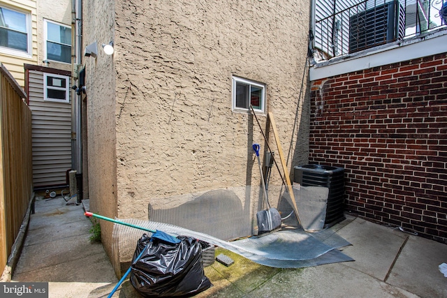 802 W Ritner St, Philadelphia, PA 19148 - exterior view of stucco siding and brick siding