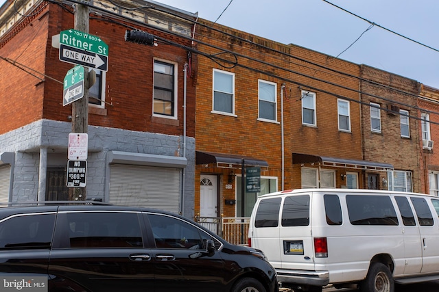 802 W Ritner St, Philadelphia, PA 19148 - view of front facade featuring brick siding