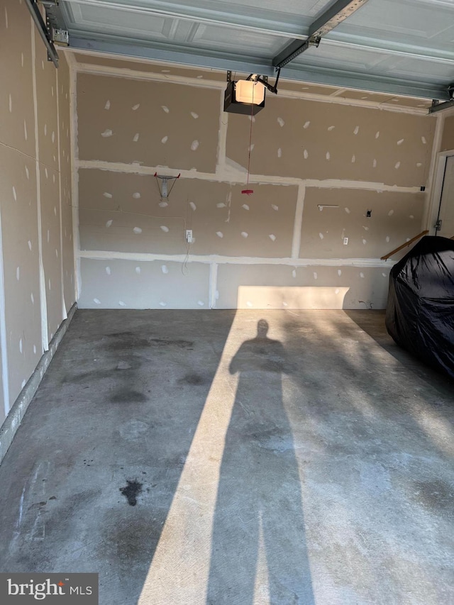 12916 Steam Mill Farm Dr, Brandywine, MD 20613 - garage with a garage door opener