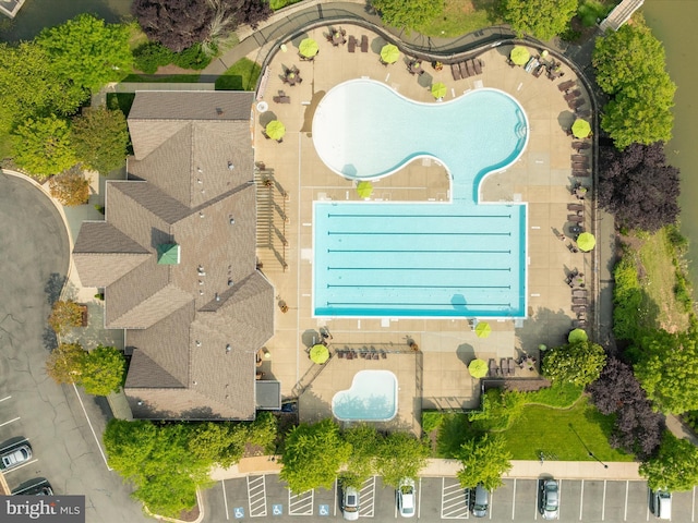 6040 Gayleburg Pl, Gainesville, VA 20155 - bird's eye view of a pool
