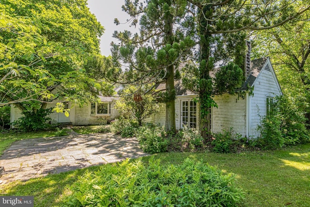 100 Carson Rd, Princeton, NJ 08540 - view of front facade with a front lawn and a chimney