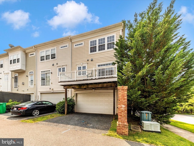 739 Hidden Marsh St, Gaithersburg, MD 20877 - view of front facade featuring an attached garage and asphalt driveway
