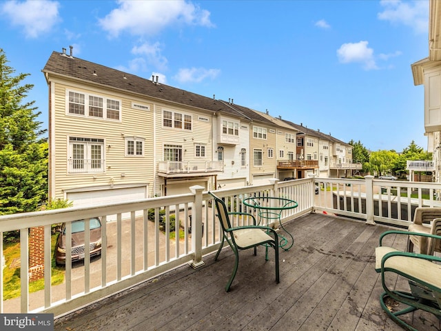 739 Hidden Marsh St, Gaithersburg, MD 20877 - wooden terrace featuring a residential view