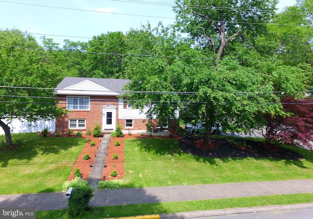 701 25th St, Huntingdon, PA 16652 - split foyer home with a front lawn and brick siding