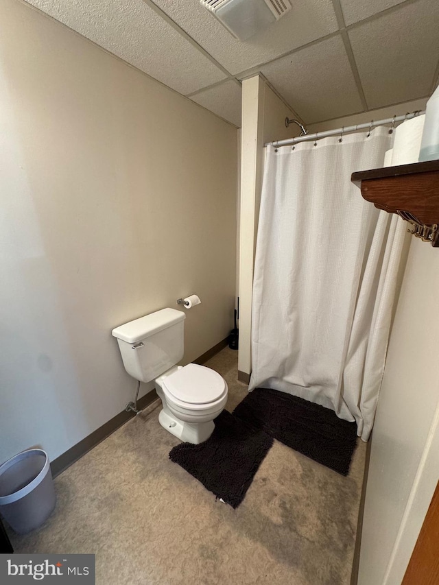701 25th St, Huntingdon, PA 16652 - full bathroom featuring toilet, a shower with curtain, a paneled ceiling, and baseboards