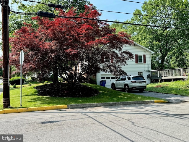 701 25th St, Huntingdon, PA 16652 - view of front facade featuring a front lawn and a garage