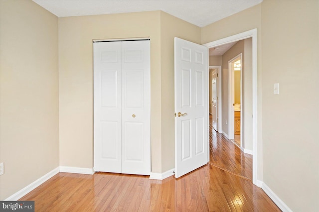 205 Quiet Ridge Ct, Pasadena, MD 21122 - unfurnished bedroom with light wood finished floors, a closet, and baseboards