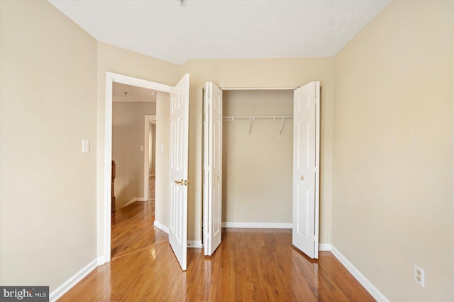 205 Quiet Ridge Ct, Pasadena, MD 21122 - unfurnished bedroom featuring wood finished floors, a closet, and baseboards
